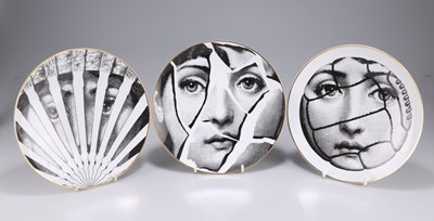 Lot 60 - PIERO FORNASETTI FOR ROSENTHAL, A SET OF THREE 'JULIA', THEMES & VARIATIONS / TEMI E VARIAZ PLATES