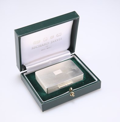 Lot 127 - AN ELIZABETH II SCOTTISH SILVER SNUFF BOX