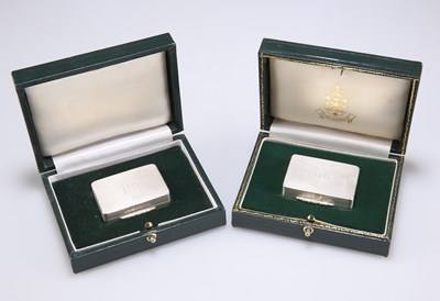 Lot 1173 - A PAIR OF ELIZABETH II SILVER SNUFF BOXES