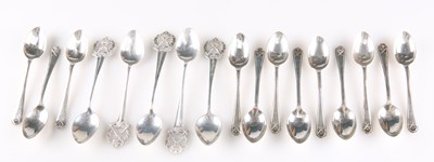 Lot 1382 - A GROUP OF GEORGE V SILVER TEASPOONS