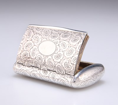 Lot 1075 - A VICTORIAN SILVER SNUFF BOX