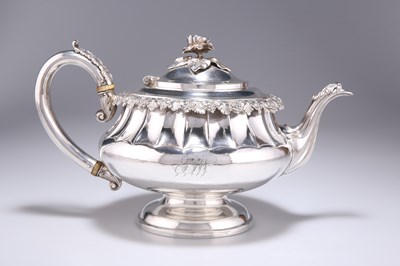 Lot 1081 - A GEORGE IV SILVER TEAPOT