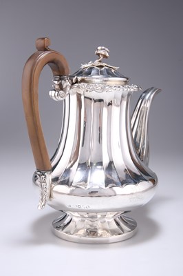 Lot 1221 - A GEORGE IV SILVER COFFEE POT