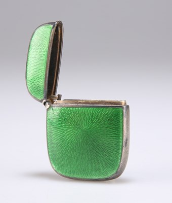 Lot 1444 - AN EARLY 20TH CENTURY NORWEGIAN SILVER AND GUILLOCHÉ ENAMEL VESTA CASE