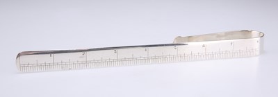 Lot 1073 - AN EDWARDIAN SILVER BOOKMARK CUM RULE