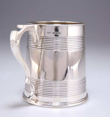 Lot 1306 - A GEORGIAN STYLE REEDED PINT MUG