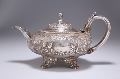 Lot 1343 - A GEORGE IV SILVER TEAPOT