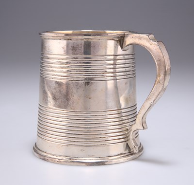 Lot 1022 - A VICTORIAN SILVER PINT MUG