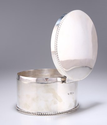 Lot 1294 - A GEORGE V SILVER BISCUIT BOX