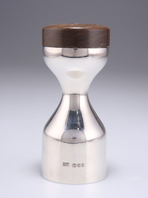 Lot 1344 - AN ELIZABETH II SILVER AND OAK PEPPER GRINDER