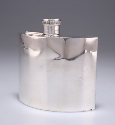 Lot 1156 - A GEORGE V SILVER SPIRIT FLASK