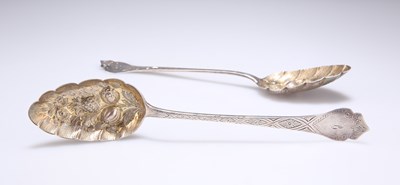 Lot 1400 - A PAIR OF GEORGE IV SILVER BERRY SPOONS