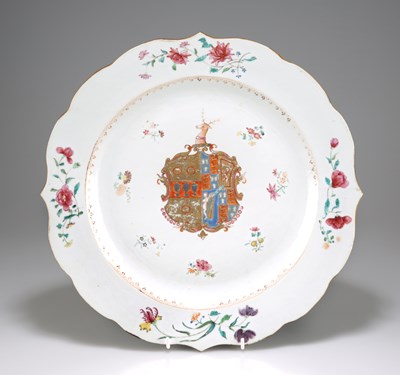 Lot 219 - A CHINESE ARMORIAL PORCELAIN DISH, QIANLONG, CIRCA 1755