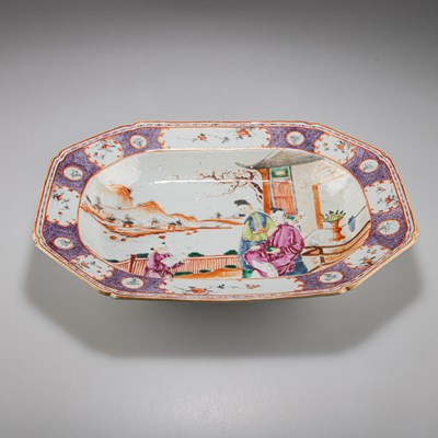 Lot 233 - AN 18TH CENTURY CHINESE EXPORT PLATTER