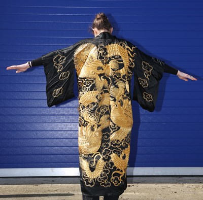 Lot 269 - A VINTAGE BLACK SILK KIMONO