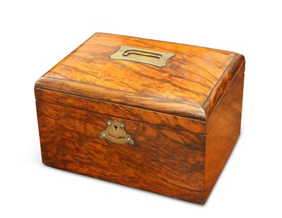 Lot 772 - A VICTORIAN WALNUT BUTTON BOX