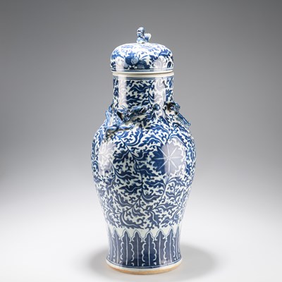 Lot 206 - A 19TH CENTURY CHINESE BLUE AND WHITE VASE AND COVER