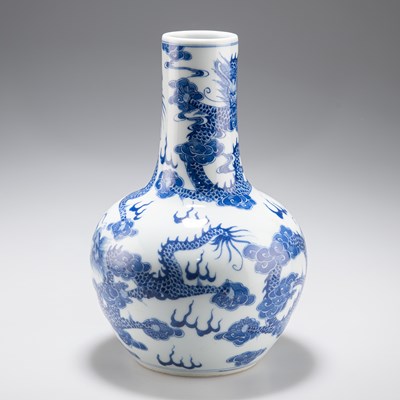 Lot 244 - A CHINESE BLUE AND WHITE 'DRAGON' VASE