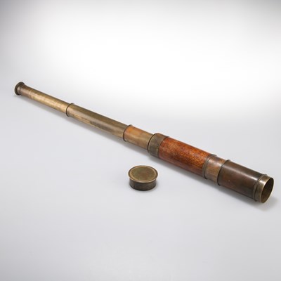 Lot 512 - A SMALL BRASS FOUR DRAWER TELESCOPE