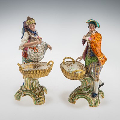 Lot 81 - A PAIR OF MINTON SWEETMEAT FIGURES, CIRCA 1830-35
