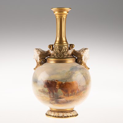 Lot 200 - A ROYAL WORCESTER VASE