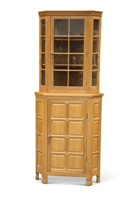 Lot 1473 - BOB HUNTER, A WRENMAN OAK STANDING CORNER CUPBOARD, CIRCA 1980S