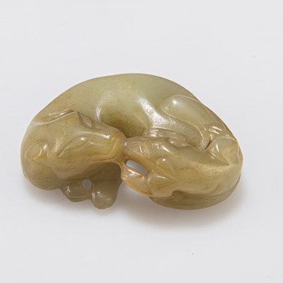 Lot 253 - A CHINESE JADE 'BADGERS' GROUP