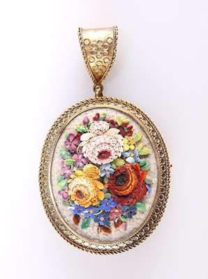 Lot 437 - A MID-19TH CENTURY ITALIAN MICRO MOSAIC PENDANT/BROOCH