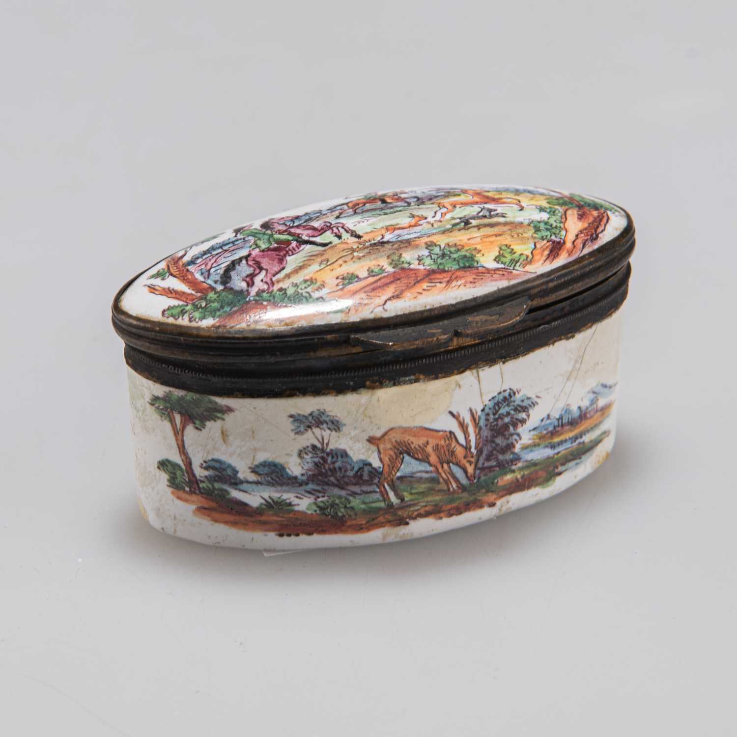 Lot 391 - AN 18TH CENTURY ENAMEL NAVETTE-SHAPED PATCH BOX