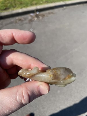 Lot 282 - A CHINESE JADE FISH PENDANT