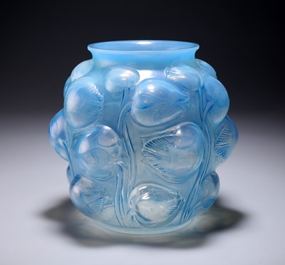 Lot 37 - RENÉ LALIQUE (FRENCH, 1860-1945), AN OPALESCENT BLUE STAINED 'TULIPES' VASE