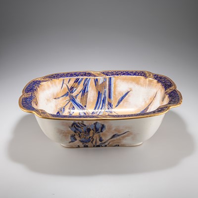 Lot 141 - A DOULTON BURSLEM 'FLOW BLUE' BOWL, EARLY 20TH CENTURY