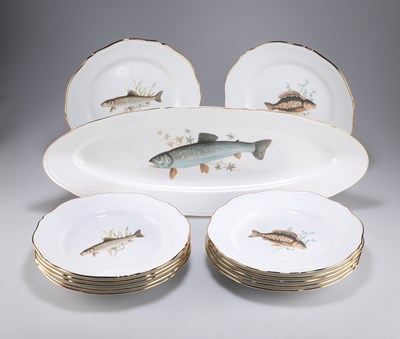 Lot 109 - RICHARD GINORI (ITALY), A 20TH CENTURY FISH SERVICE FOR TWELVE PERSONS
