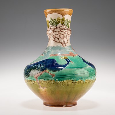 Lot 61 - AN EARLY 20TH CENTURY BURMANTOFTS FAÏENCE PEACOCK VASE
