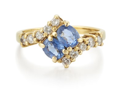 Lot 2141 - AN 18 CARAT GOLD SAPPHIRE AND DIAMOND CROSSOVER RING