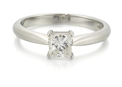 Lot 2041 - A PLATINUM PRINCESS-CUT SOLITAIRE DIAMOND RING