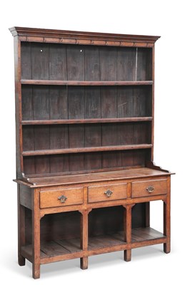 Lot 1391 - AN 18TH CENTURY OAK DRESSER AND RACK