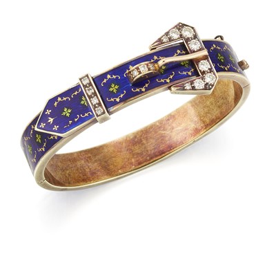 Lot 2345 - AN ANTIQUE STYLE 14 CARAT GOLD ENAMEL AND DIAMOND HINGE OPENING GARTER BANGLE