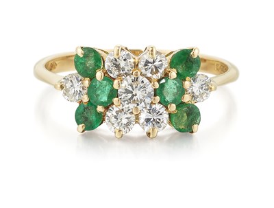 Lot 2056 - AN 18 CARAT GOLD EMERALD AND DIAMOND RING