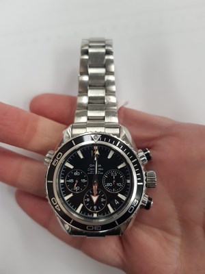 Lot 780 - AN OMEGA STEEL 38MM PLANET OCEAN CHRONOGRAPH WATCH