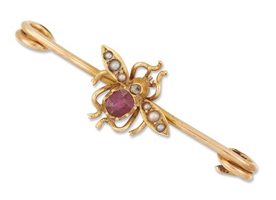 Lot 901 - A LATE VICTORIAN RUBY, DIAMOND AND SEED PEARL INSECT BAR BROOCH