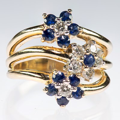 Lot 2020 - A SAPPHIRE AND DIAMOND TRIPLE CLUSTER RING