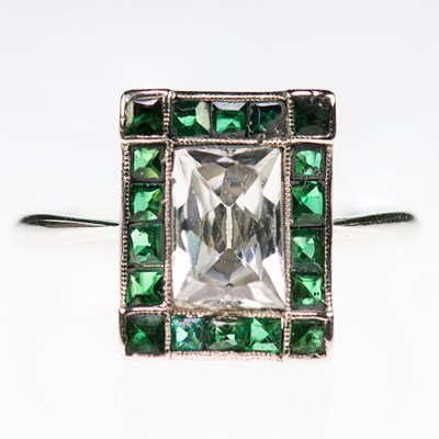 Lot 2299 - AN ART DECO ZIRCON CLUSTER RING