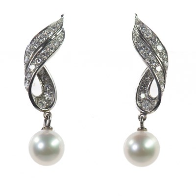Lot 2233 - A PAIR OF CULTURED PEARL AND DIAMOND PENDANT EARRINGS