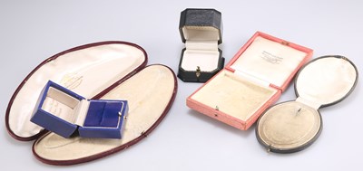 Lot 1752 - IN EXCESS OF ONE HUNDRED ANTIQUE, VINTAGE AND MODERN JEWELLERY BOXES AND CASKETS