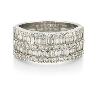 Lot 2365 - A DIAMOND HALF HOOP RING