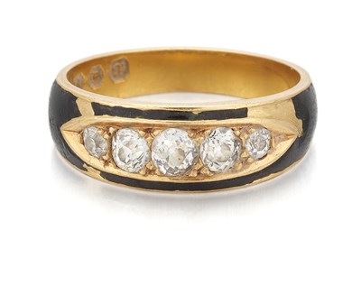 Lot 2188 - AN EDWARDIAN 18 CARAT GOLD DIAMOND AND BLACK ENAMEL MOURNING RING