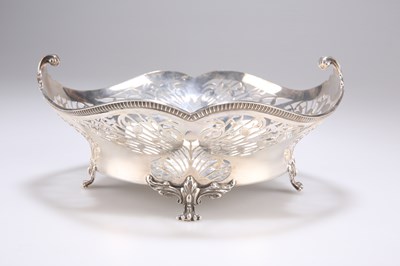 Lot 245 - A GEORGE V SILVER TABLE DISH