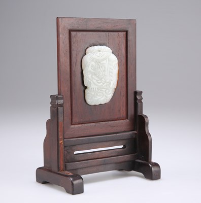 Lot 626 - A CHINESE JADE AND HARDWOOD TABLE SCREEN