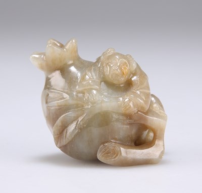 Lot 653 - A CHINESE JADE POMEGRANATE CARVING